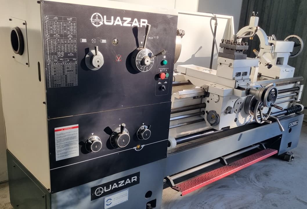Torno Mecânico Quazar C6266C com Curso de 660mm x 1500mm para Usinagem Pesada - Máquina Usado e Reformado